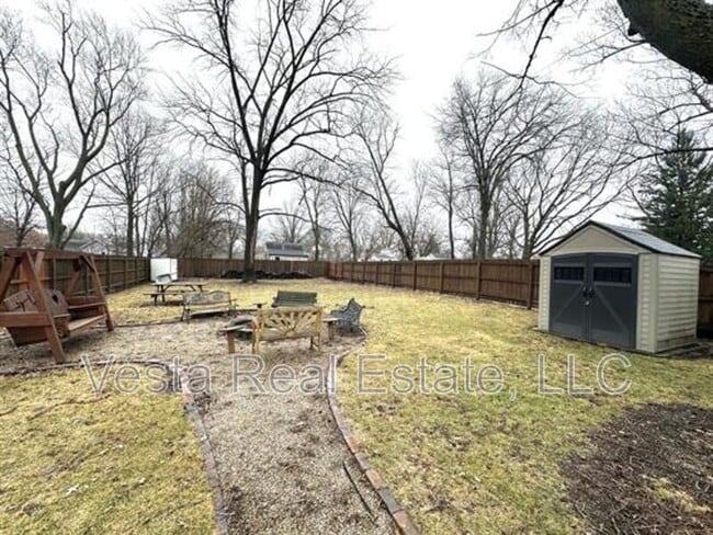 Building Photo - 727 Dale St