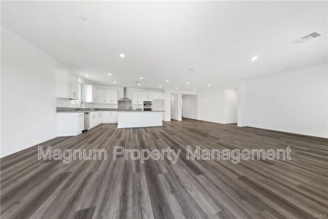 Building Photo - 2112 Saratoga Dr