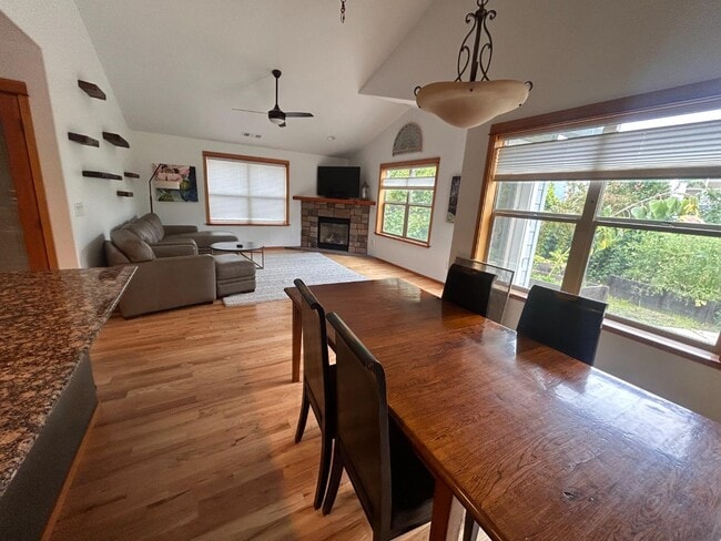 Building Photo - 1033 Crimson Ct