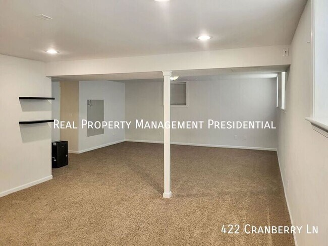 Building Photo - 422 Cranberry Ln