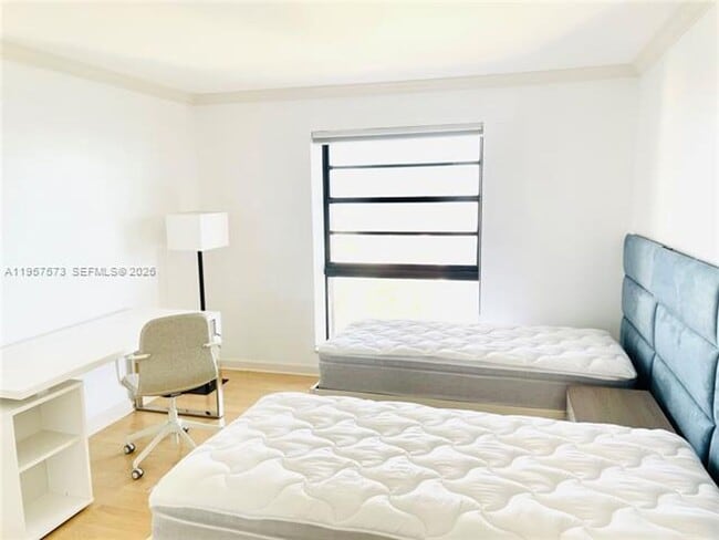 Building Photo - 151 SE 15th Rd