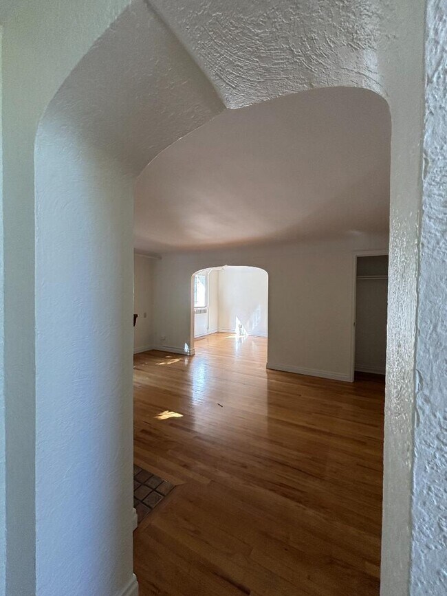 Building Photo - 1451 Elm St