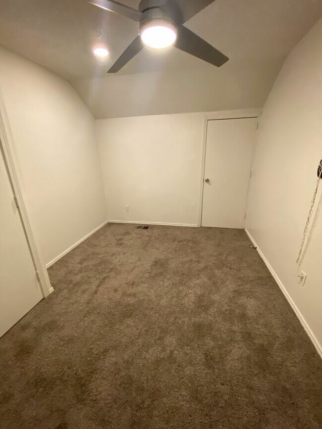 Building Photo - WATERFORD WEST CAMPUS - 4 BEDROOM - $2800