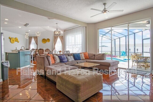Building Photo - 403 Corvina Dr