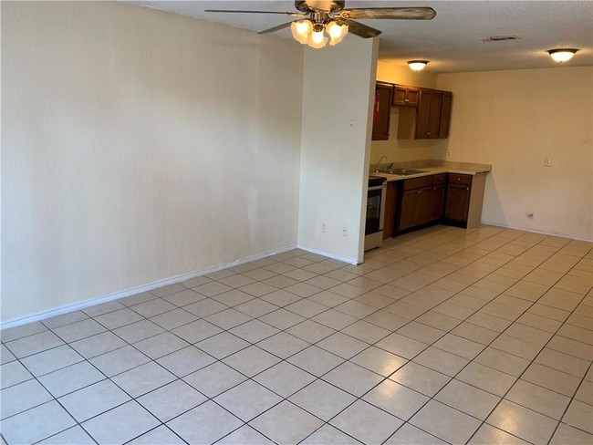 Building Photo - 907 S Mesquite St