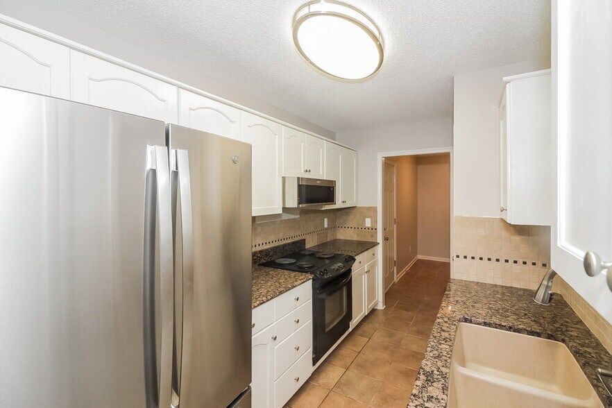 Building Photo - 803 Carianne Cove