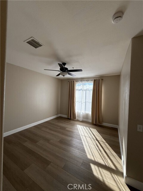 Building Photo - 37 Vía Barcelona