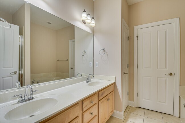 Building Photo - 200 Kline St NW