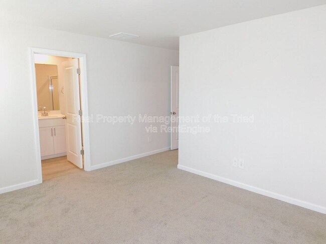 Building Photo - 221 Still Pasture Ln