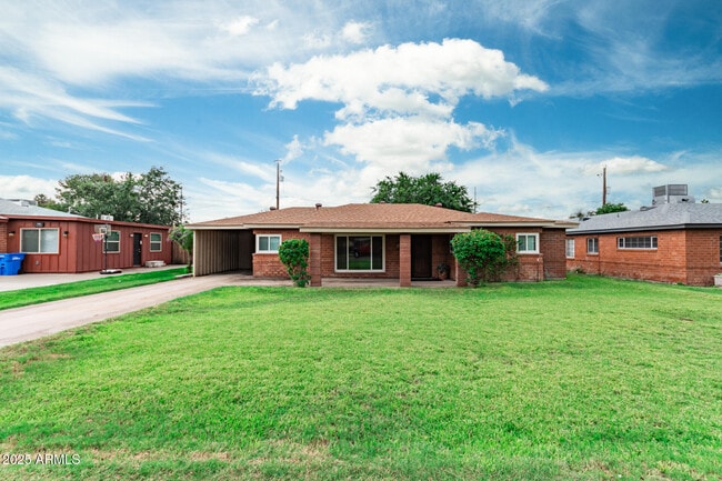Building Photo - 839 E Lawrence Rd