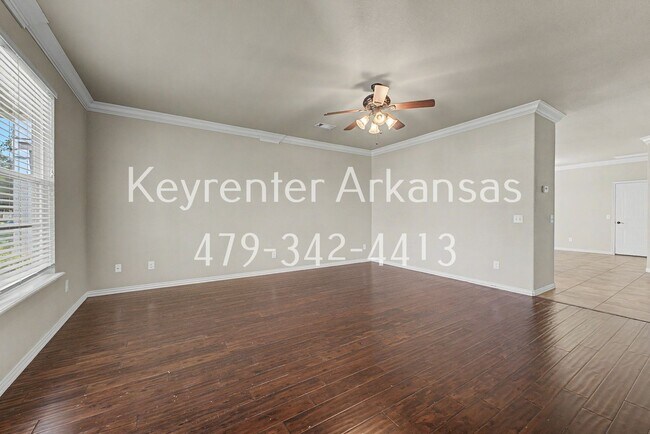 Building Photo - 592 N Longfellow Ln