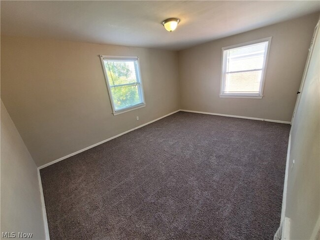 Building Photo - 255 E 250th St