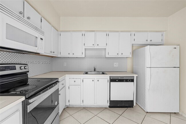 Building Photo - 1200 NE Miami Gardens Dr
