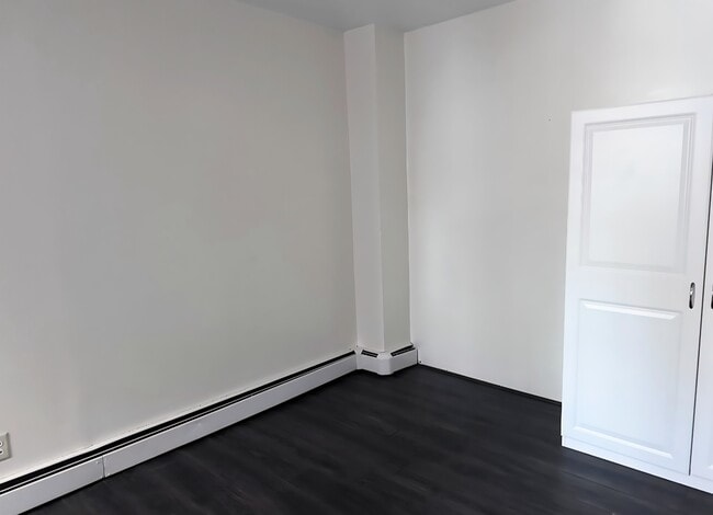 Building Photo - 118 S 2nd St