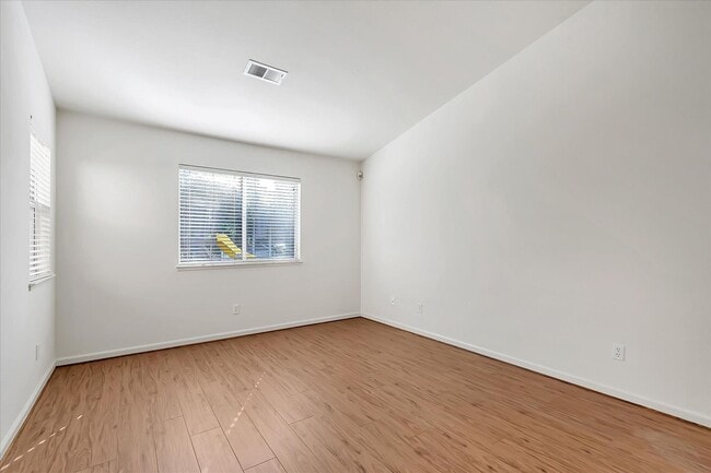Building Photo - Bright 3 Bedroom Home with High Ceilings in Desirable San Jose Neighborhood