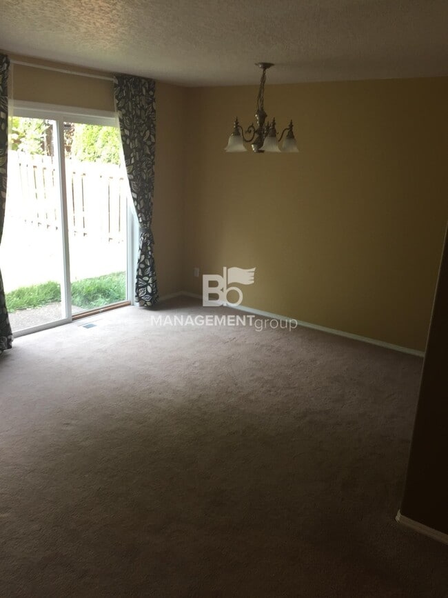 Building Photo - NW Portland- Bethany Light & Bright Home with Private Backyard