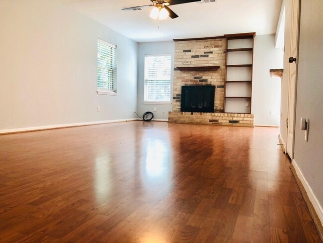 Building Photo - 29021 Cherrywood Ln