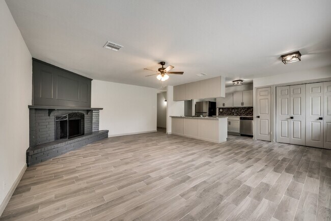 Building Photo - Charming 3-Bedroom Home with 2 Full Baths ...
