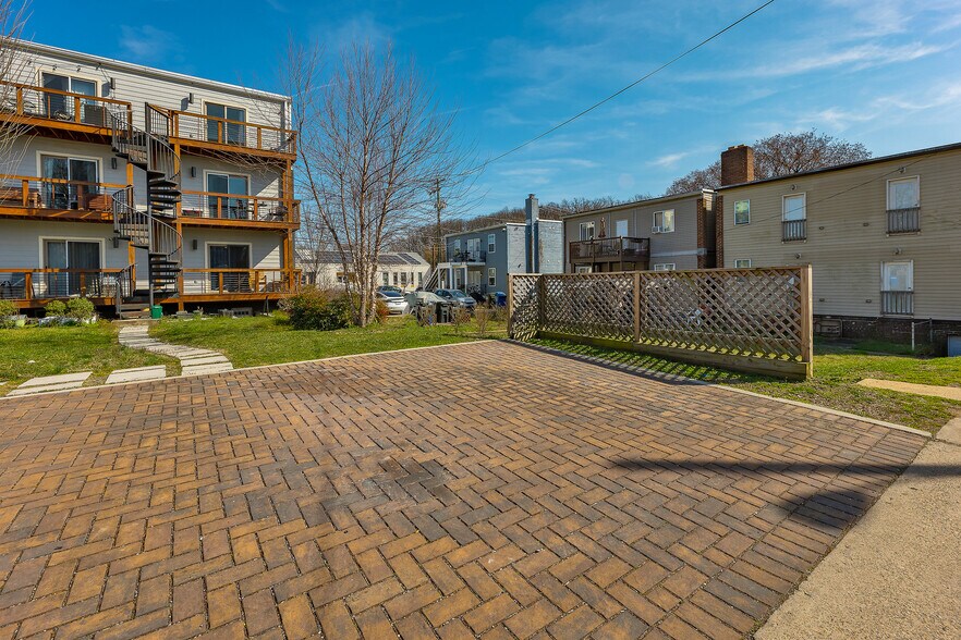 Building Photo - 5110 Fort Totten Dr NE