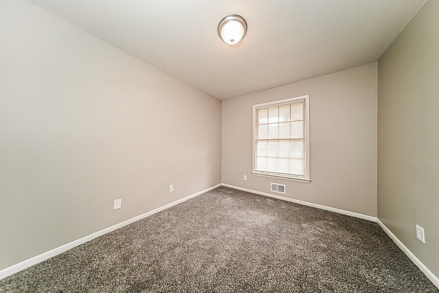 Building Photo - 2107 Hilton Dr