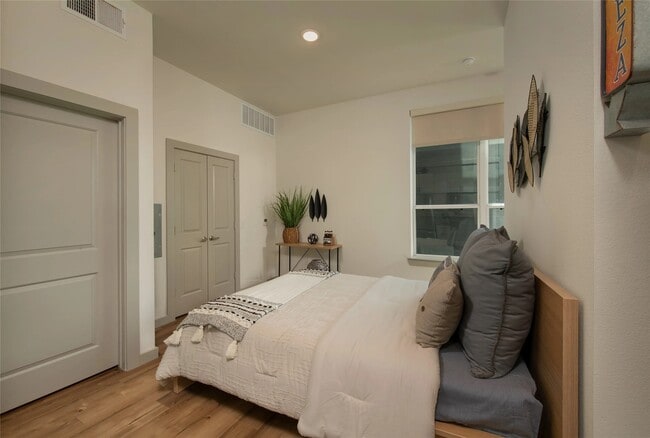 Building Photo - 1107 Shepherd Dr