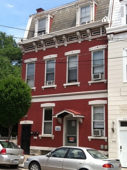 Primary Photo - 2210 Victor St