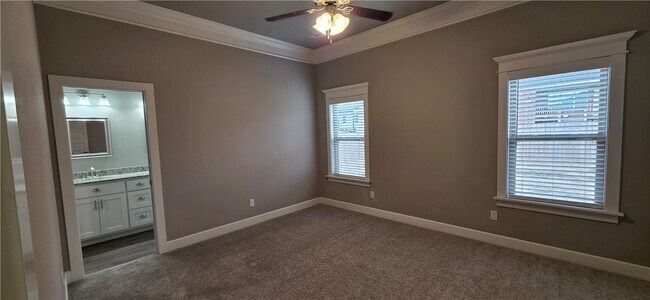 Building Photo - 902 Sugar Lf St