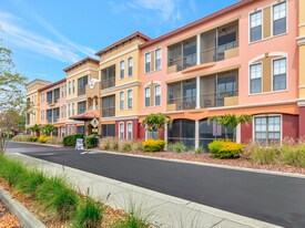 Building Photo - 13941 Clubhouse Dr