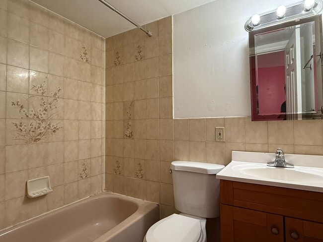Building Photo - Charming 2 Bed w/ Parking | Steps from Latrobe Park — Locust Point!