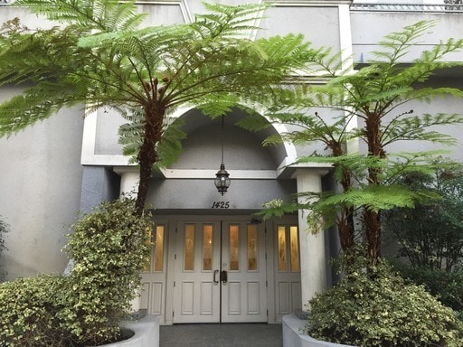 Building Photo - Prime Location! 2BR/2BA w/ Large Private Balcony