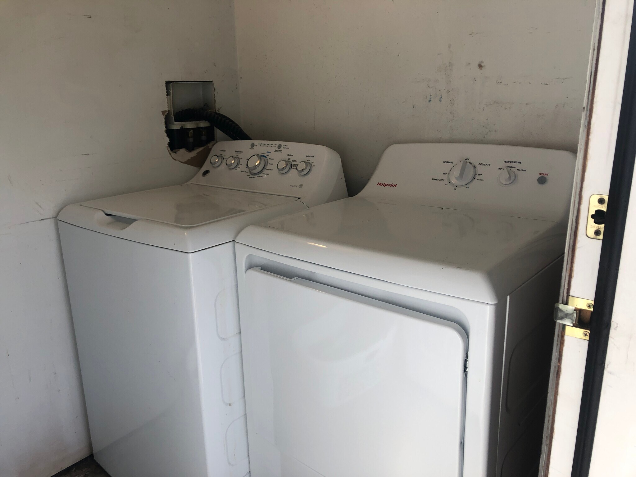 Building Photo - 630 NE Gray Ln