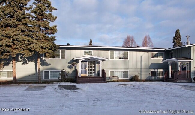 Building Photo - 513 E 24th Ave