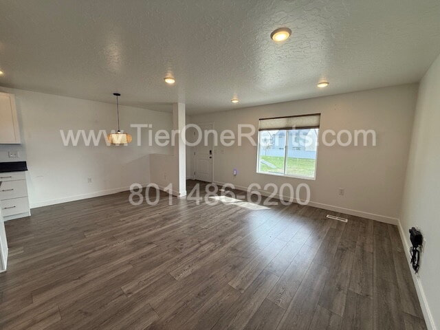 Building Photo - NO DEPOSIT option available for qualified renters!