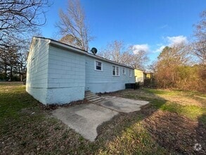 Building Photo - Quaint 4 bed 2 bath home