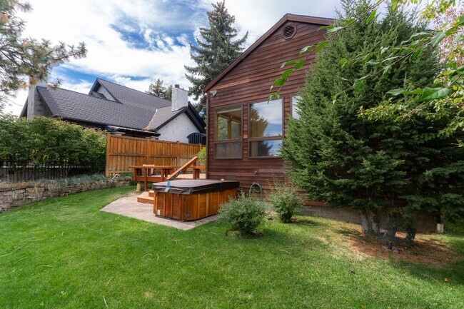 Building Photo - Private river access and stunning views from this home on Harmon Blvd! + Bonus Room