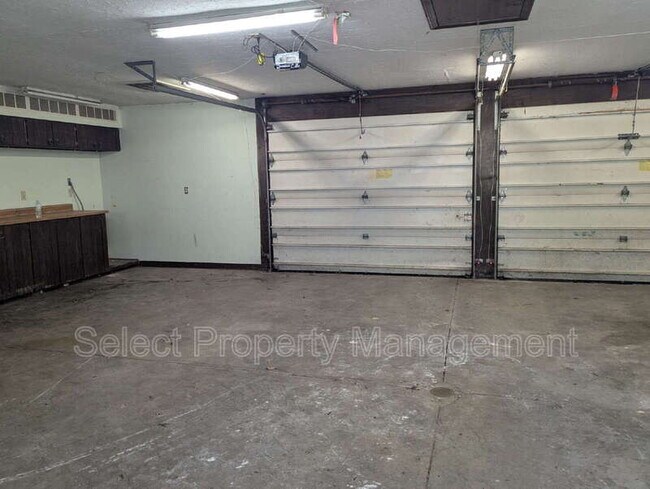 Building Photo - 1235 Huestis Ave
