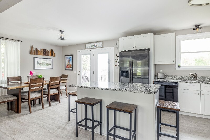 Building Photo - 204 Edgewater Dr