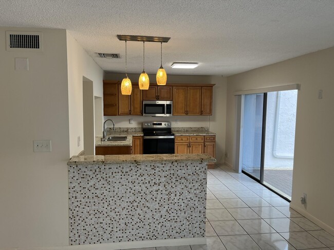 Building Photo - 3094 Bermwood Ln