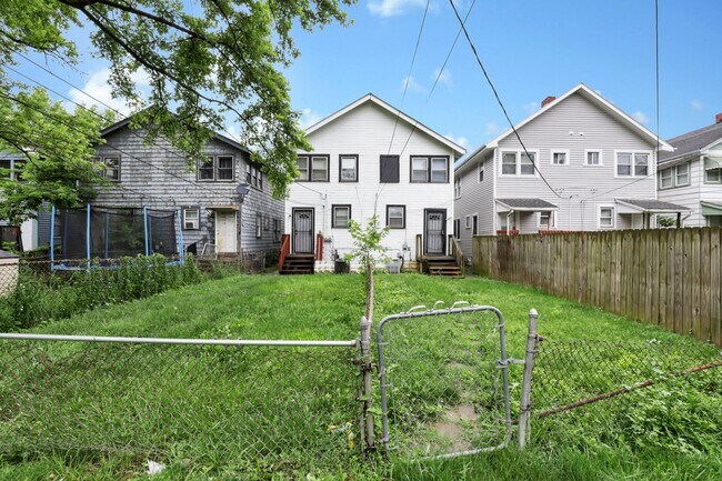 Building Photo - 657-659-659 S Burgess Ave