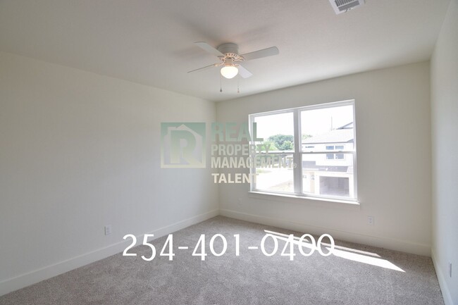 Building Photo - DISCOUNT RENT!!! Bedroom, 2.5 Bath/.5bath ...