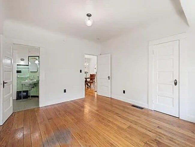Building Photo - Beautiful vintage home