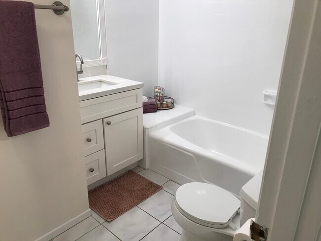 Building Photo - 1299 Cordova St