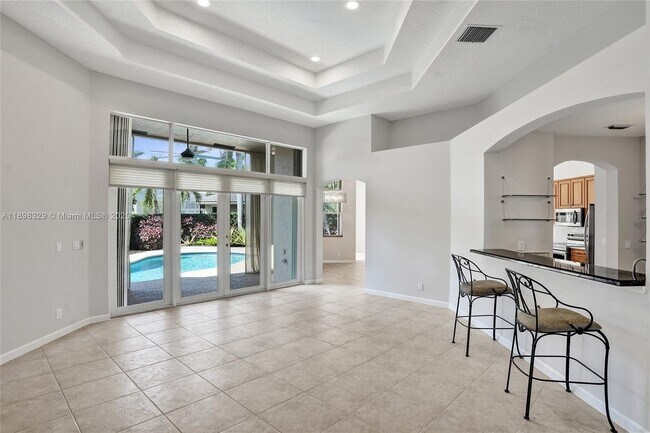 Building Photo - 2553 Jardin Manor