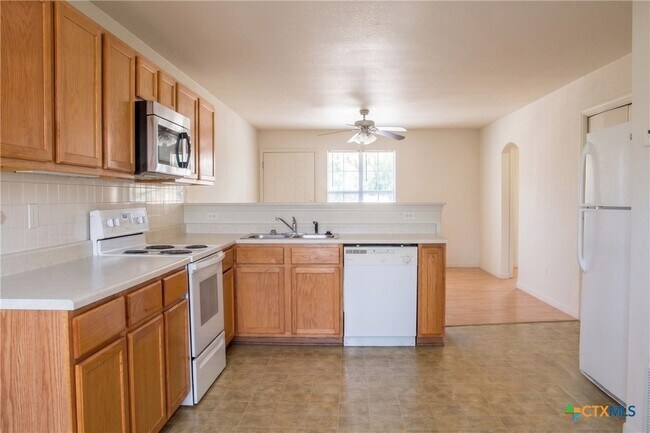 Building Photo - 413 Brittney Way