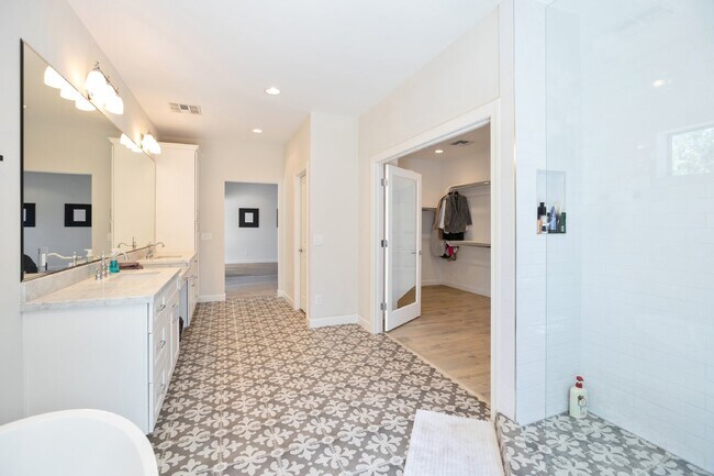 Building Photo - Beautifully furnished Arcadia Lite Rental Home!