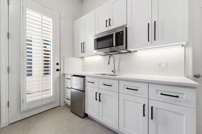 Building Photo - 6460 E Trailridge Cir