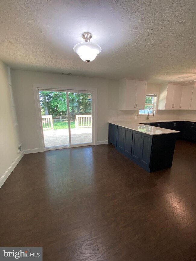 Building Photo - 45395 Woodlawn Dr