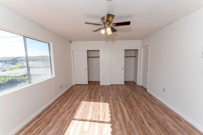 Building Photo - >>>>> TWO BEDROOM 1.5 BATHS TOWN-HOME STYL...