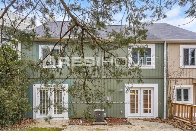 Building Photo - 428 Raintree Dr