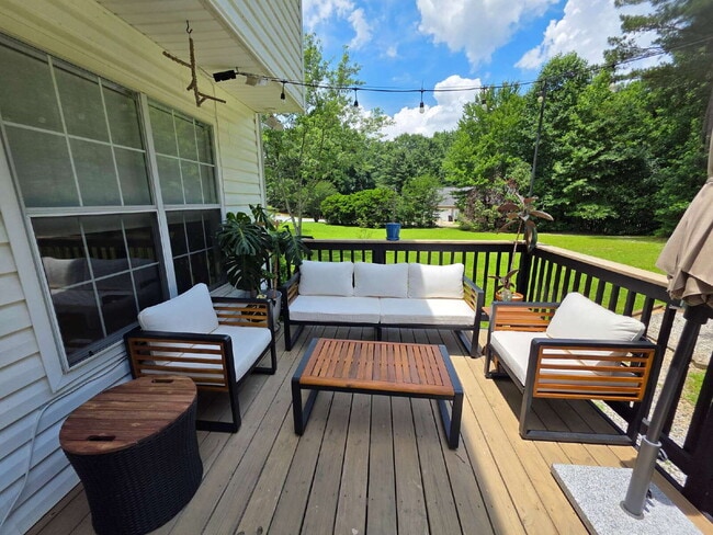 Building Photo - Stylish modern 2 story on a spacious 1 acre lot in Sharpsburg - avail Sept 1st.